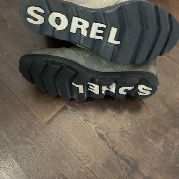 Women’s Sorel Boots. EUC - Picture 3 of 5